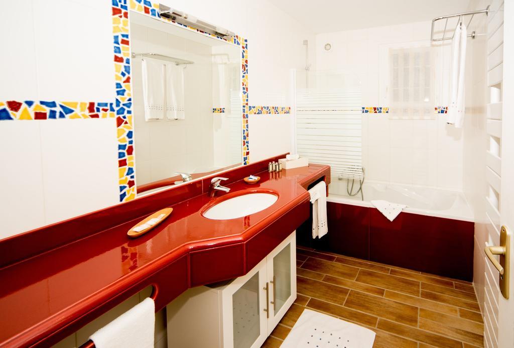 Les Chambres Du Restaurant Le Castellaras - Teritoria Fayence Exteriör bild